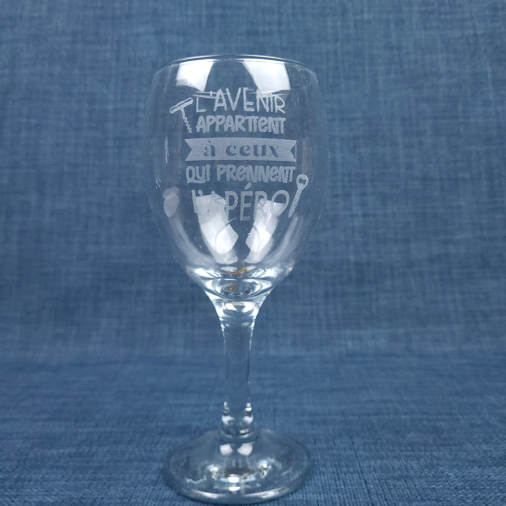 Verre ballon gravé – L’avenir appartient à ceux qui prennent l’APÉRO !