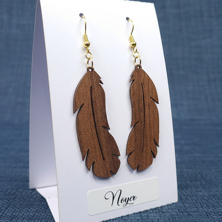 Boucles d’Oreilles Plumes en Noyer