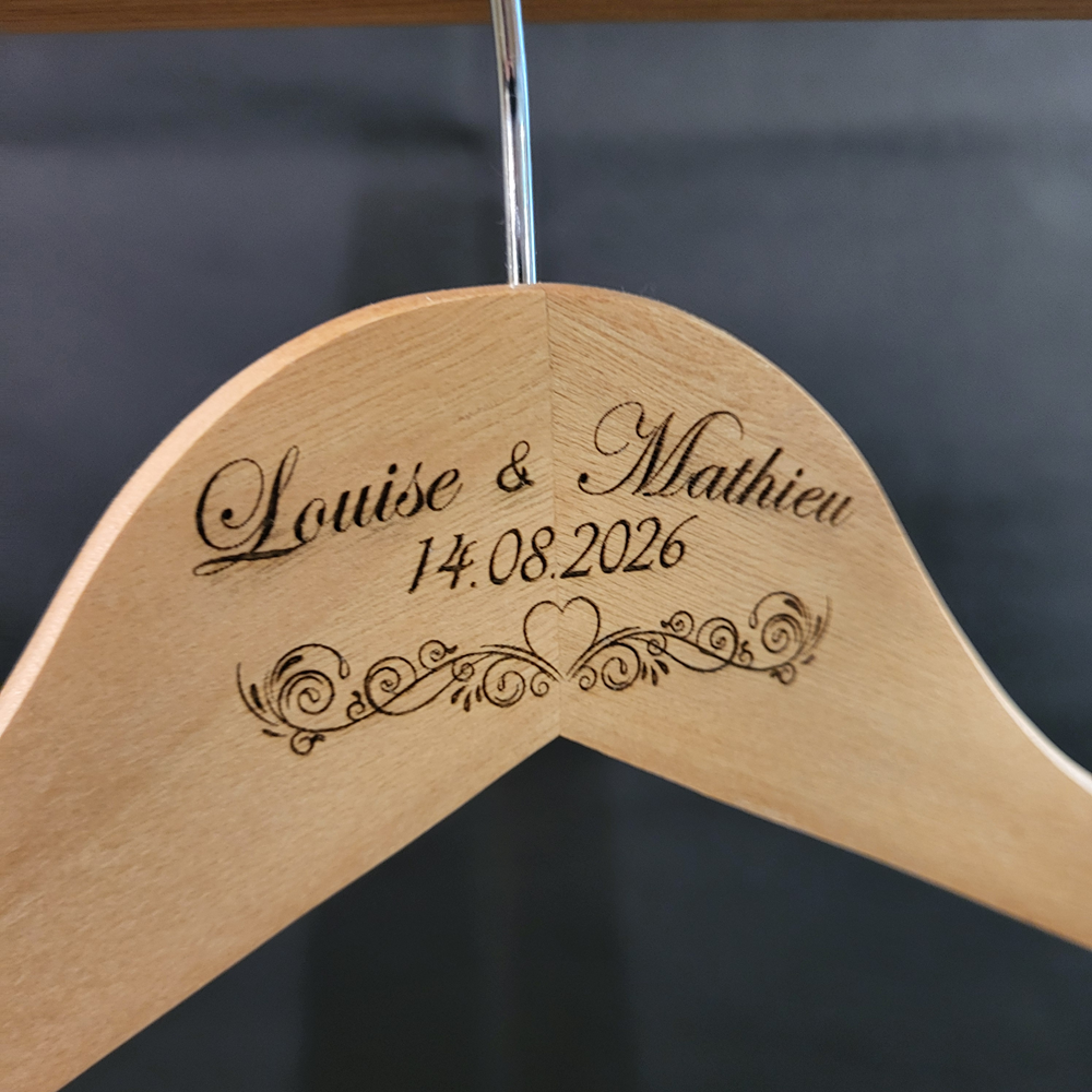 Cintres personnalisés pour mariage et événements