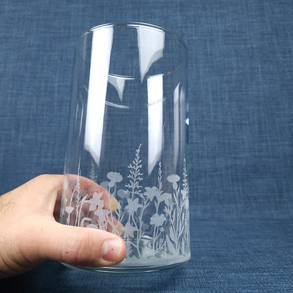 Vase en verre gravé – Motif floral délicat