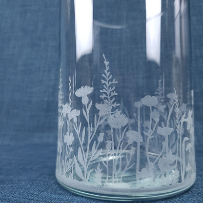 Vase en verre gravé – Motif floral délicat