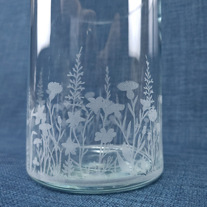 Vase en verre gravé – Motif floral délicat