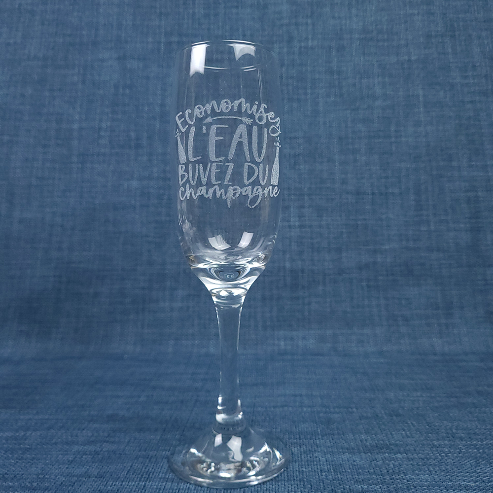 Flûte gravée – Économisez l’eau, buvez du champagne