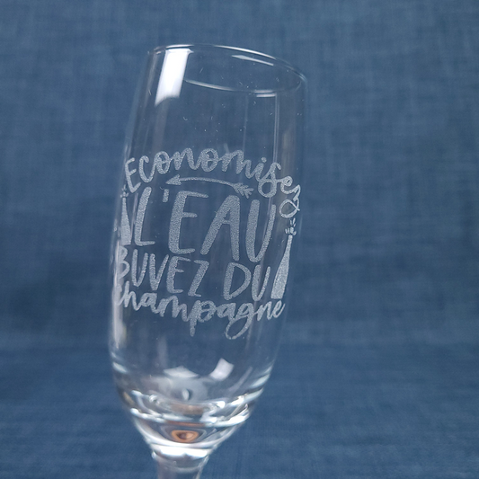 Flûte gravée – Économisez l’eau, buvez du champagne