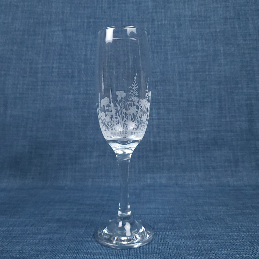 Flûte gravée – Motif floral élégant