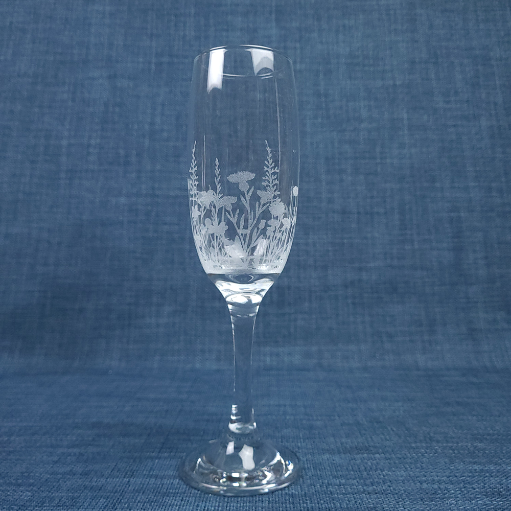 Flûte gravée – Motif floral élégant