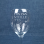 Verre ballon gravé – T'es pas vieille t'es... Vintage