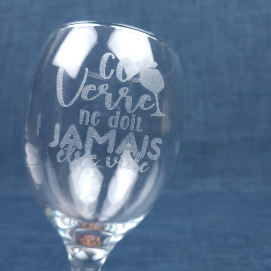 Verre ballon gravé – Ce verre ne doit JAMAIS être vide