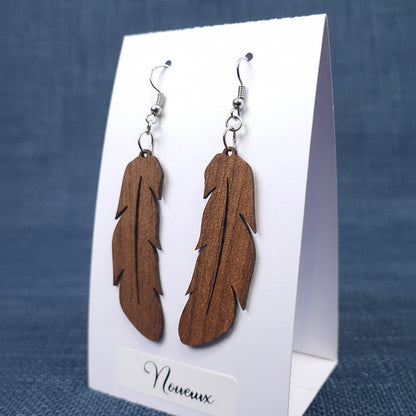 Boucles d’Oreilles Plumes en Noyer