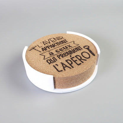 Lot de 6 sous-verres en liège – L’avenir appartient à ceux qui prennent l’apéro