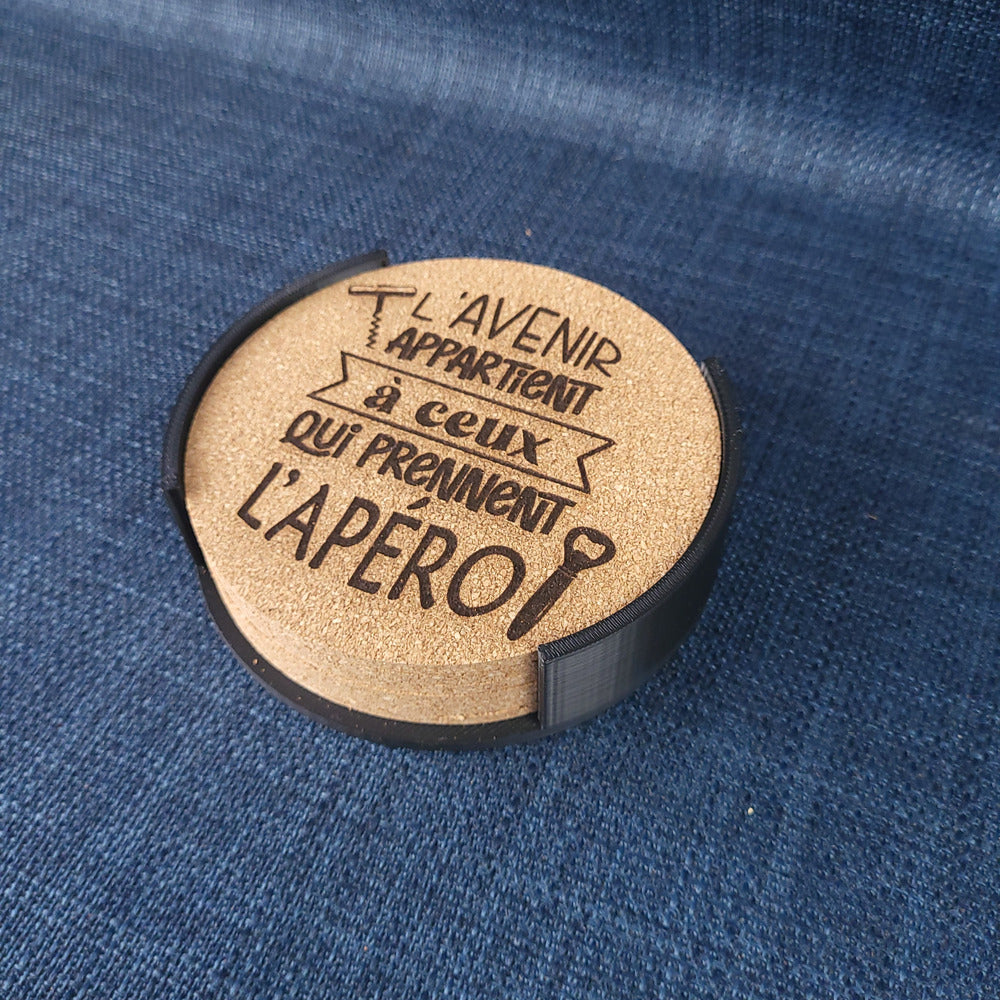Lot de 6 sous-verres en liège – L’avenir appartient à ceux qui prennent l’apéro