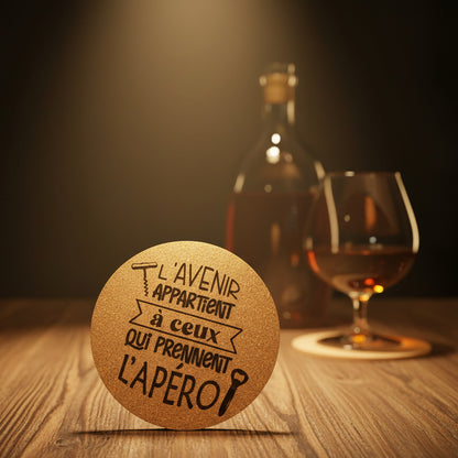 Lot de 6 sous-verres en liège – L’avenir appartient à ceux qui prennent l’apéro