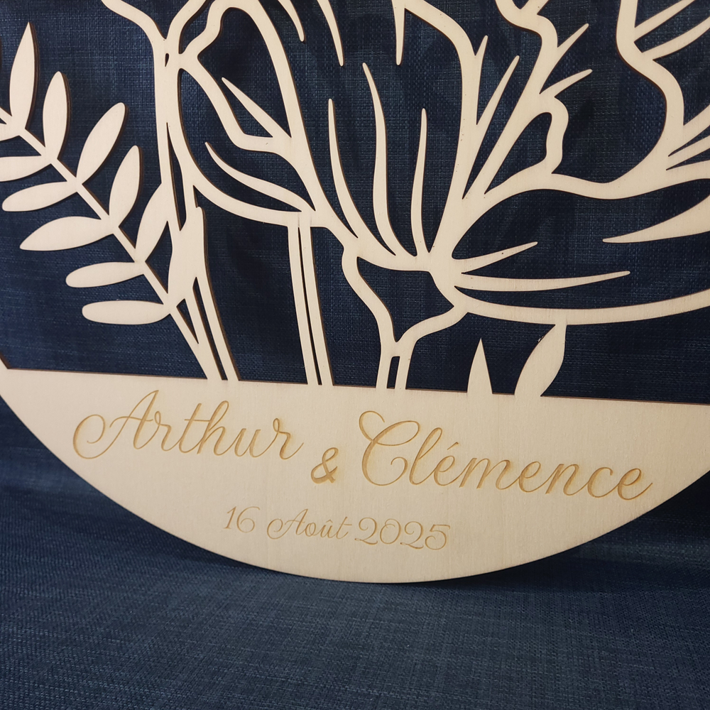Décoration murale mariage personnalisée – Cercle floral en bois Ø 60 cm