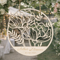 Décoration murale mariage personnalisée – Cercle floral en bois Ø 60 cm