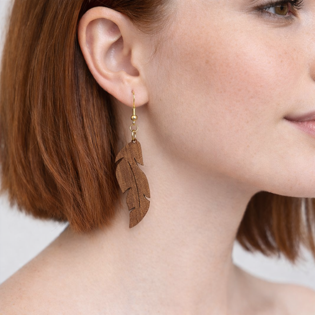 Boucles d’Oreilles Plumes en Noyer