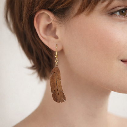 Boucles d’Oreilles Plumes en Noyer