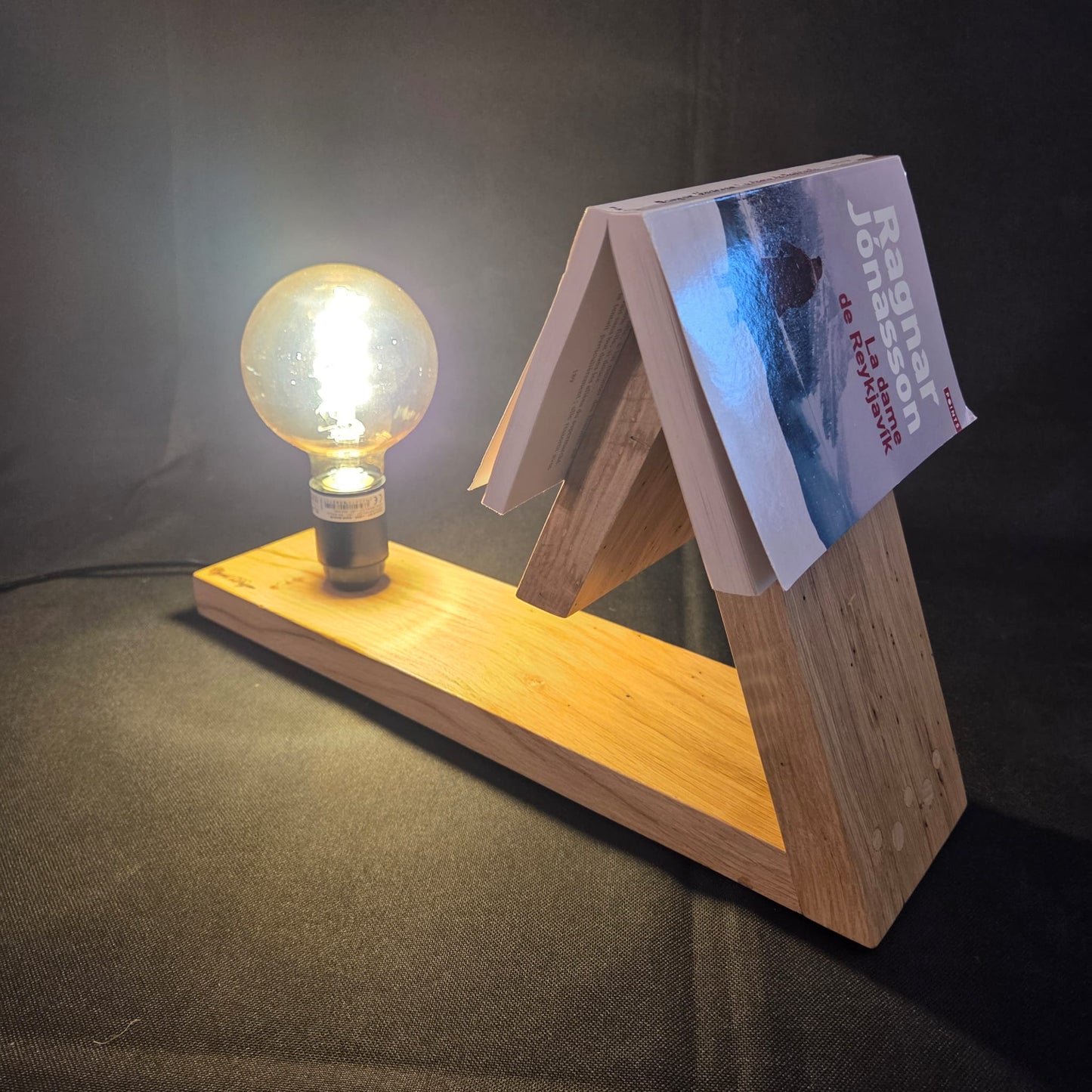Support livre / lampe en chêne vieilli