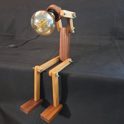 Lampe bonhomme en chêne et sipo