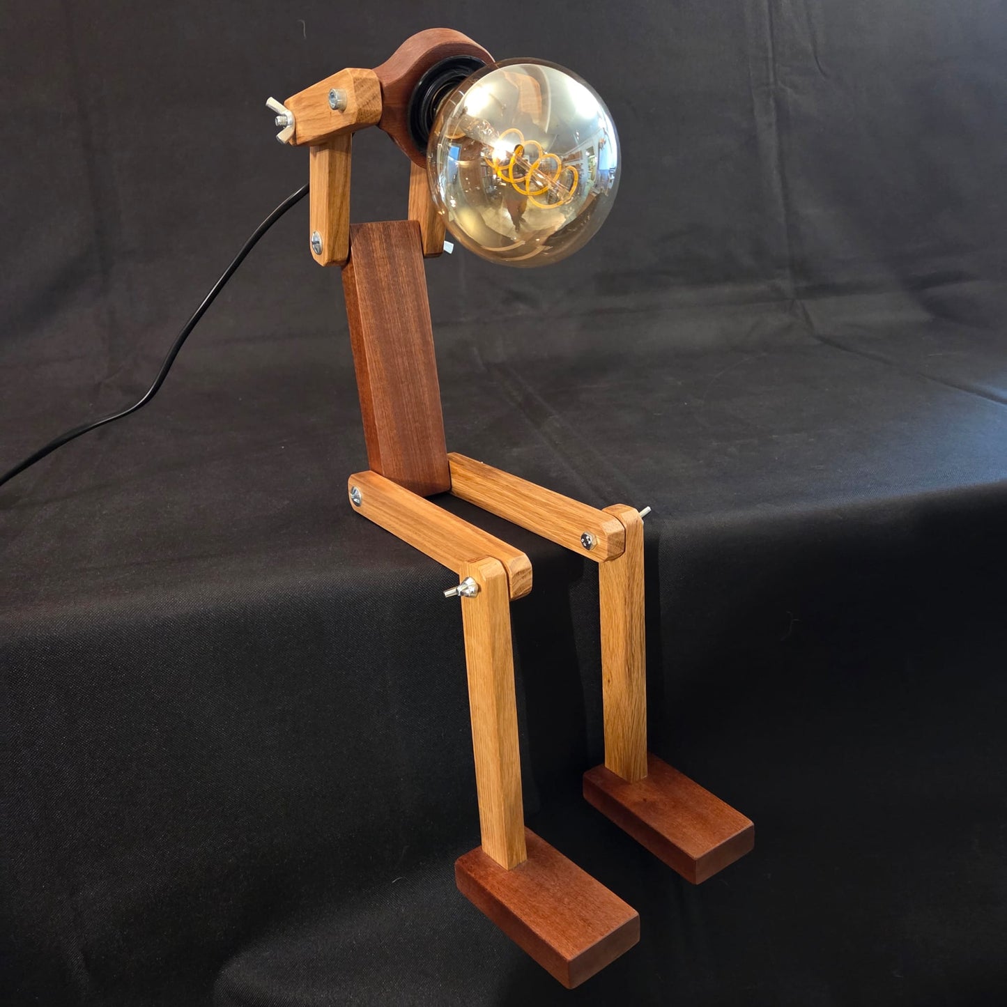 Lampe bonhomme en chêne et sipo