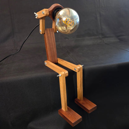 Lampe bonhomme en chêne et sipo