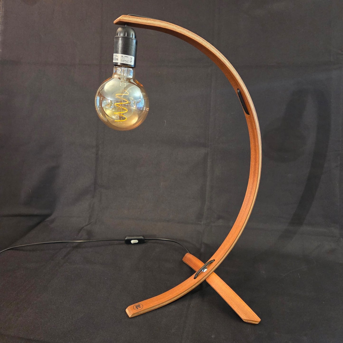 Lampe en C Sipo et Chêne