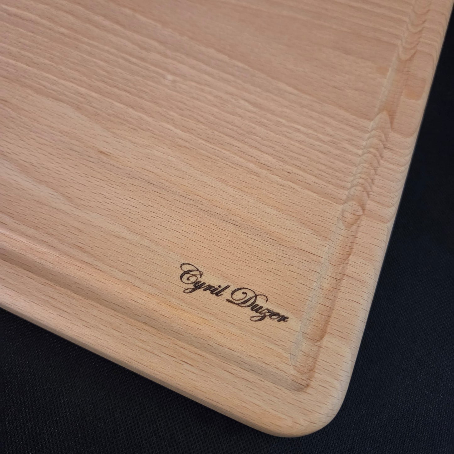 Planche à découper en Hêtre avec récupérateur de jus périphérique