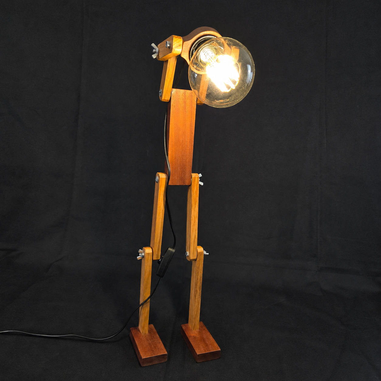 Lampe bonhomme en chêne et sipo